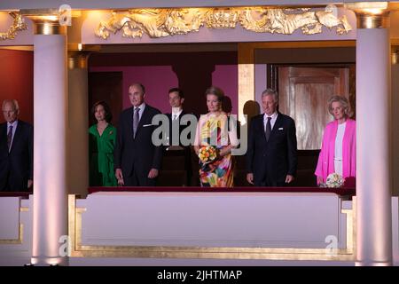 König Philippe - Filip von Belgien, Königin Mathilde von Belgien, Prinzessin von Belgien und Prinz Lorenz von Belgien, abgebildet während eines Konzerts am Vorabend des belgischen Nationaltages, Mittwoch, den 20. Juli 2022, in Bozar in Brüssel. BELGA FOTO HATIM KAGHAT Stockfoto