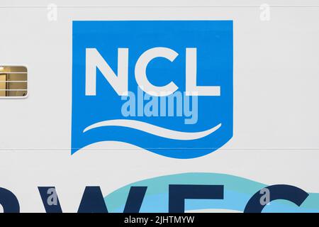 Seattle - 18. Juli 2022; NCL blau-weißes Logo der Norwegian Cruise Line Stockfoto