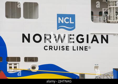 Seattle - 17. Juli 2022; Name und Logo der NCL Norwegian Cruise Line auf dem norwegischen Encore Stockfoto