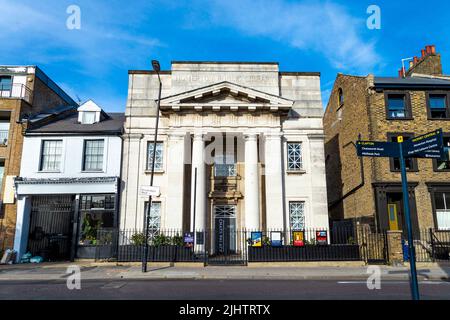 Außenansicht des neoklassischen Chats Palace Arts Centre in Homerton, London, Großbritannien Stockfoto