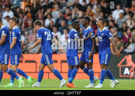 Hull, Großbritannien. 20.. Juli 2022. Patson Daka #29 von Leicester City feiert sein Ziel, es am 7/20/2022 in Hull, Großbritannien, zu schaffen. (Foto von David Greaves/News Images/Sipa USA) Quelle: SIPA USA/Alamy Live News Stockfoto