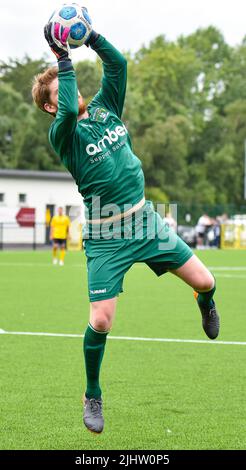 Joe McGovern in Aktion - H&W Schweißer gegen Ballymacash Rangers (vor der Saison freundlich) Blanchflower Stadium, Belfast - 09/07/22 Stockfoto