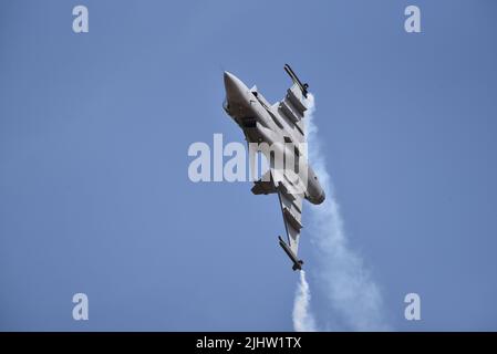 Die schwedische Luftwaffe SAAB JAS 39 Gripen tritt beim Royal International Air Tattoo RAF Fairford 2022 auf Stockfoto