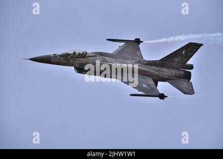 Die griechische Luftwaffe Lockheed Martin F-16 zeigt sich auf der Royal International Air Tattoo RAF Fairford 2022 Stockfoto