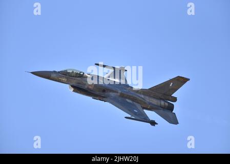 Die griechische Luftwaffe Lockheed Martin F-16 zeigt sich auf der Royal International Air Tattoo RAF Fairford 2022 Stockfoto