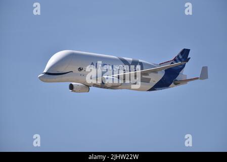 Airbus Beluga XL zeigt sich auf der Royal International Air Tattoo RAF Fairford 2022. Stockfoto