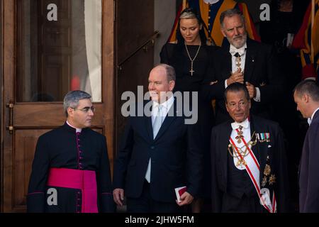 Vatikan, Vatikan. 20.. Juli 2022. Prinz Albert II. Und Prinzessin Charlene verlassen den Apostolischen Palast nach der privaten Audienz mit Papst Franziskus. Papst Franziskus empfängt Prinz Albert II. Von Monaco und Prinzessin Charlene im Apostolischen Palast in der Vatikanstadt. (Foto: Stefano Costantino/SOPA Images/Sipa USA) Quelle: SIPA USA/Alamy Live News Stockfoto
