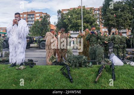 Bogota, Kolumbien. 20. August 2022. Militär- und Polizeiparade am 20. Juli zum Gedenken an den 212.. Jahrestag des Unabhängigkeitstages Kolumbiens. (Bild: © Daniel Garzon Herazo/ZUMA Press Wire) Stockfoto