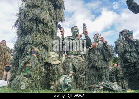 Bogota, Kolumbien. 20. August 2022. Militär- und Polizeiparade am 20. Juli zum Gedenken an den 212.. Jahrestag des Unabhängigkeitstages Kolumbiens. (Bild: © Daniel Garzon Herazo/ZUMA Press Wire) Stockfoto