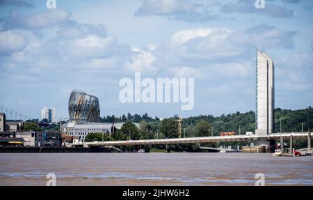 Details von Pont Jacques Chaban Delmas, Bordeaux, Frankreich Stockfoto