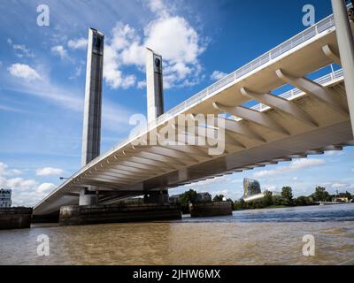 Details von Pont Jacques Chaban Delmas, Bordeaux, Frankreich Stockfoto