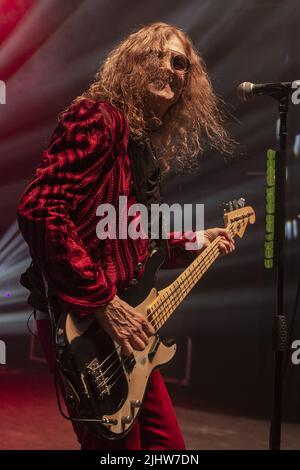 LONDON, ENGLAND: Dead Daisies treten im Shepherds Bush Empire auf mit: Glenn Hughes wo: London, Großbritannien Wann: 10 Nov 2021 Credit: Neil Lupin/WENN Stockfoto