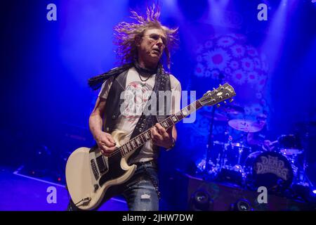 LONDON, ENGLAND: Dead Daisies treten im Shepherds Bush Empire auf mit: David Lowy wo: London, Großbritannien Wann: 10 Nov 2021 Credit: Neil Lupin/WENN Stockfoto