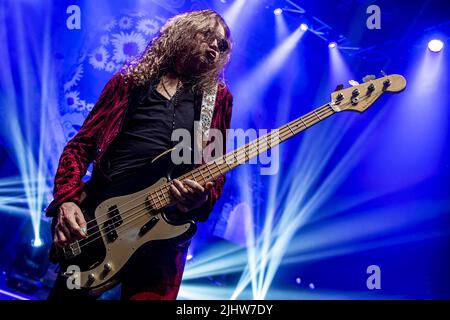 LONDON, ENGLAND: Dead Daisies treten im Shepherds Bush Empire auf mit: Glenn Hughes wo: London, Großbritannien Wann: 10 Nov 2021 Credit: Neil Lupin/WENN Stockfoto