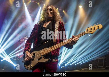 LONDON, ENGLAND: Dead Daisies treten im Shepherds Bush Empire auf mit: Glenn Hughes wo: London, Großbritannien Wann: 10 Nov 2021 Credit: Neil Lupin/WENN Stockfoto