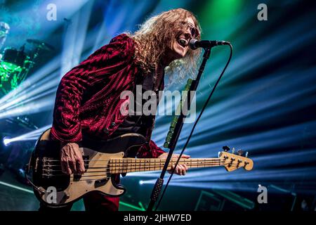 LONDON, ENGLAND: Dead Daisies treten im Shepherds Bush Empire auf mit: Glenn Hughes wo: London, Großbritannien Wann: 10 Nov 2021 Credit: Neil Lupin/WENN Stockfoto
