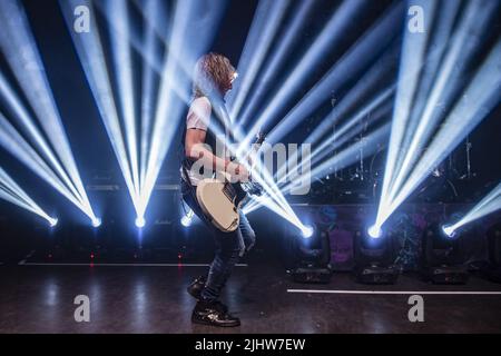 LONDON, ENGLAND: Dead Daisies treten im Shepherds Bush Empire auf mit: David Lowy wo: London, Großbritannien Wann: 10 Nov 2021 Credit: Neil Lupin/WENN Stockfoto