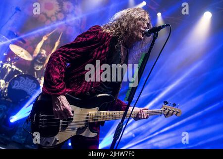 LONDON, ENGLAND: Dead Daisies treten im Shepherds Bush Empire auf mit: Glenn Hughes wo: London, Großbritannien Wann: 10 Nov 2021 Credit: Neil Lupin/WENN Stockfoto