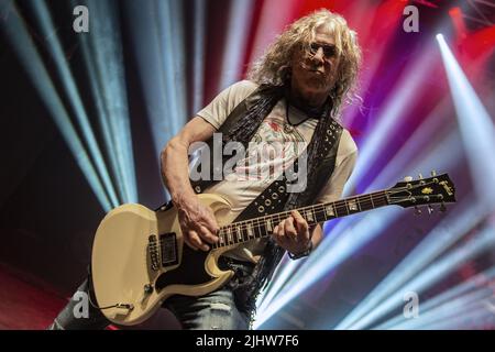LONDON, ENGLAND: Dead Daisies treten im Shepherds Bush Empire auf mit: David Lowy wo: London, Großbritannien Wann: 10 Nov 2021 Credit: Neil Lupin/WENN Stockfoto
