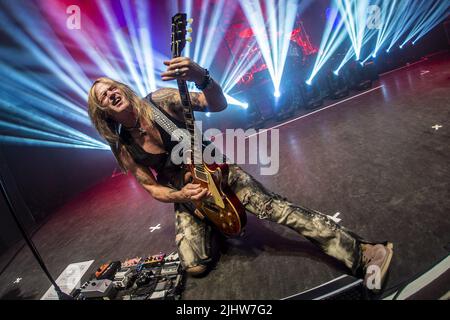 LONDON, ENGLAND: Dead Daisies treten im Shepherds Bush Empire auf mit: Doug Aldrich wo: London, Großbritannien Wann: 10 Nov 2021 Credit: Neil Lupin/WENN Stockfoto