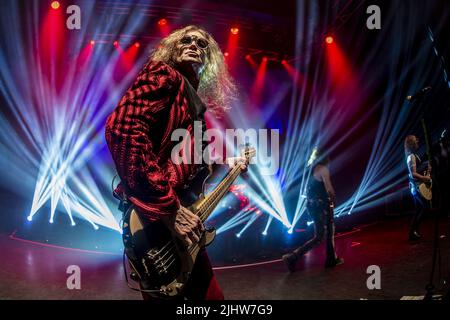 LONDON, ENGLAND: Dead Daisies treten im Shepherds Bush Empire auf mit: Glenn Hughes wo: London, Großbritannien Wann: 10 Nov 2021 Credit: Neil Lupin/WENN Stockfoto