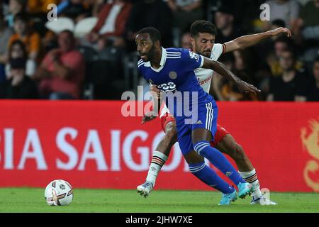 Hull, Großbritannien. 20.. Juli 2022. Allahyar Sayyadmanesh #9 von Hull City Challenges for the Ball in Hull, Vereinigtes Königreich am 7/20/2022. (Foto von David Greaves/News Images/Sipa USA) Quelle: SIPA USA/Alamy Live News Stockfoto