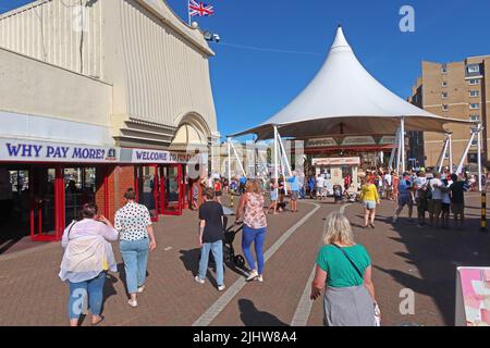 Warum Mehr Bezahlen? - Pier Vorplatz, Promenade, Southport, Sefton, Lancashire, ENGLAND, GROSSBRITANNIEN, PR8 1QX Stockfoto