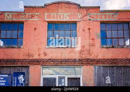 Die alte Co-Op von Mobile County ist am 17. Juli 2022 in Grand Bay, Alabama, abgebildet. Stockfoto