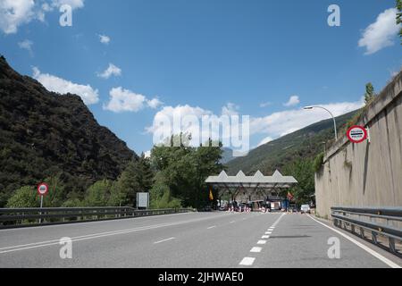 Fraga de Moles, Spanien. 2022 Juli 20 . Hispanic - andorranische Grenze, die die Länder Andorra und Spanien im Sommer 2022 teilt. Stockfoto