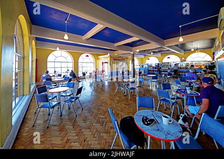 Whitley Bay Promenade Innenansicht des berühmten Art déco Rendevous Cafe und Eisdiele Stockfoto