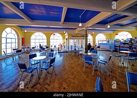 Whitley Bay Promenade Innenansicht des berühmten Art déco Rendevous Cafe und Eisdiele Stockfoto