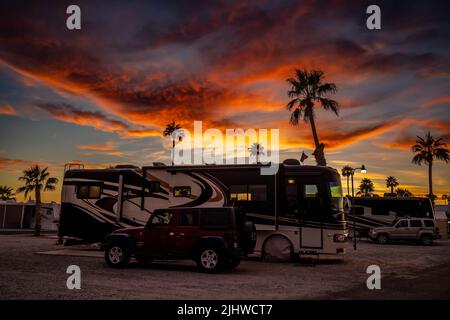 Yuma, AZ, USA - 9. Nov 2021: Genießen Sie die fesselnde Aussicht von unserem Wohnmobil Stockfoto