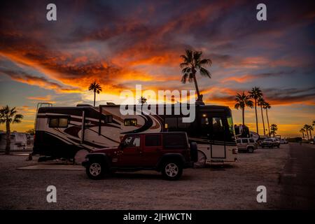 Yuma, AZ, USA - 9. Nov 2021: Genießen Sie die fesselnde Aussicht von unserem Wohnmobil Stockfoto