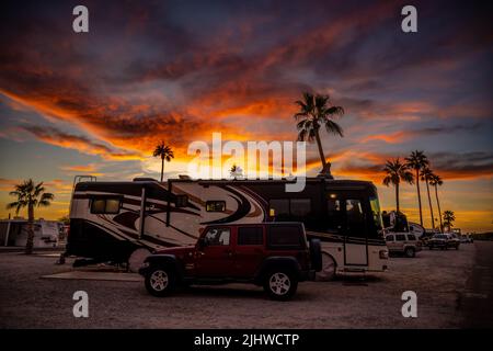 Yuma, AZ, USA - 9. Nov 2021: Genießen Sie die fesselnde Aussicht von unserem Wohnmobil Stockfoto