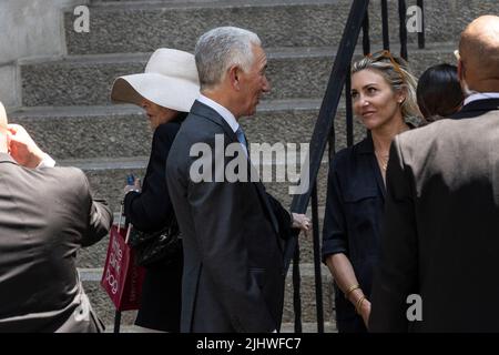 Harrison, USA. 20.. Juli 2022. Charles Kushner nimmt am 20. Juli 2022 an der Beerdigung von Ivana Trump in der St. Vincent Ferrer Church in New York Teil. Ivana Trump, ehemalige Ehefrau des ehemaligen Präsidenten Donald Trump, starb am 14. Juli 2022 in ihrem 73-jährigen Haus. An der Beerdigung nahmen der ehemalige Präsident Donald Trump und seine Frau Melania Trump und ihr Sohn Barron sowie Kinder von Donald Trump und Ivana Trump Ivankam Eric und Donald Jr und ihre Familien einschließlich Kinder Teil. (Foto von Lev Radin/Sipa USA) Quelle: SIPA USA/Alamy Live News Stockfoto