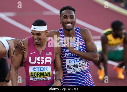 Der britische Matthew Hudson-Smith (rechts) und der US-Amerikaner Michael Norman beim Halbfinale der Männer 400m am sechsten Tag der Leichtathletik-Weltmeisterschaften im Hayward Field, University of Oregon in den Vereinigten Staaten von Amerika. Bilddatum: Mittwoch, 20. Juli 2022. Stockfoto