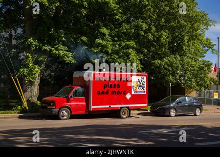 Food Track, Food-mobile Küche auf Rädern, Verkauf von Lebensmitteln auf Festivals in der Stadt, Parks, den Straßen und Plätzen. Stockfoto