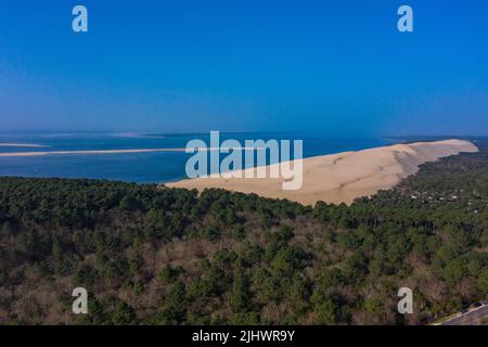 FRANKREICH. GIRONDE (33) ARCACHON-BECKEN, LUFTAUFNAHME VON TESTE DE BUCH, PYLA-SUR-MER, DUNE DU PILAT. WALDGEBIET, DAS MEIST IM JULI 2022 NIEDERGEBRANNT IST Stockfoto