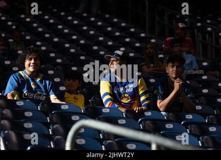 Houston, Texas, USA. 20.. Juli 2022. Club América-Fans kommen am 20. Juli 2022 in Houston, Texas, zu einem Club, der zwischen Manchester City und dem Club America freundschaftlich verbunden ist, früh an ihre Plätze. (Bild: © Scott Coleman/ZUMA Press Wire) Bild: ZUMA Press, Inc./Alamy Live News Stockfoto