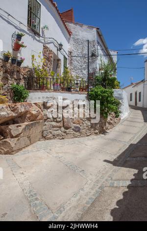 Magacela Historisches Ensemble, Badajoz, Extremadura, Spanien. Charakteristische Häuser, die aus dem 16.. Jahrhundert stammen Stockfoto