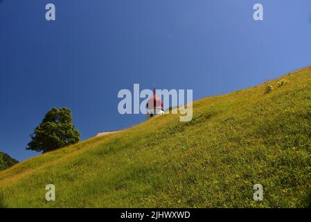 Die Dorfkirche St. Nikolaus in Damuels, im Bregenzerwald, Vorarlberg, Österreich, Europa Stockfoto