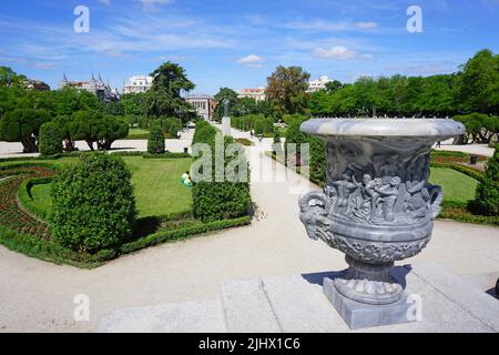 Der Buen Retiro Park,Parque del Buen Retiro in Madrid, Spanien.El Retiro gehörte zuerst der spanischen Monarchie an.Ende des 19.. Jahrhunderts wurde es ein öffentlicher Park. Stockfoto