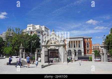 Das Tor von Roy de Roy, oder Puerta de Roy de Roy, im Park Buen Retiro, Parque del Buen Retiro in Madrid, Spanien.El Retiro gehörte zuerst der spanischen Monarchie an.Ende des 19.. Jahrhunderts wurde es zu einem öffentlichen Park. Stockfoto