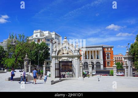 Das Tor von Roy de Roy, oder Puerta de Roy de Roy, im Park Buen Retiro, Parque del Buen Retiro in Madrid, Spanien.El Retiro gehörte zuerst der spanischen Monarchie an.Ende des 19.. Jahrhunderts wurde es zu einem öffentlichen Park. Stockfoto