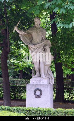 Statue von Sancho IV. Von Kastilien (1258 – 1295).der Tapfere (el Bravo),König von Kastilien, León und Galizien.das Hotel liegt im Buen Retiro Park,Parque del Buen Retiro in Madrid, Spanien.El Retiro gehörte zuerst der spanischen Monarchie an.Ende des 19.. Jahrhunderts wurde es zu einem öffentlichen Park. Stockfoto