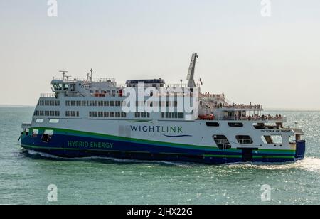 Die Insel wight Fähre victoria of wight wird von wightlink Fähren betrieben, die den solent mit Autos und Passagieren zur Insel wight überfahren. Stockfoto