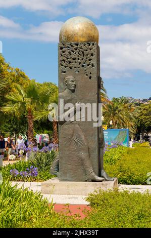 Statue auf der Avenida do Mar, Funchal, die dem Geschäftszweig von Madeira gewidmet ist. Stockfoto