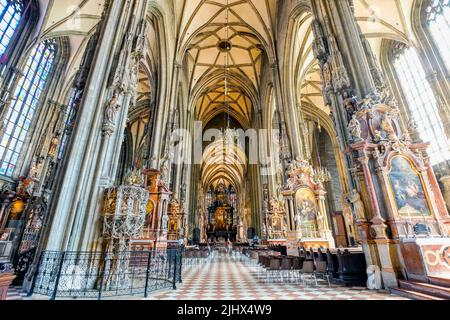 Im Stephansdom in Wien, Österreich. Der Dom ist die Mutterkirche der römisch-katholischen Erzdiözese Wien und Sitz der Stockfoto