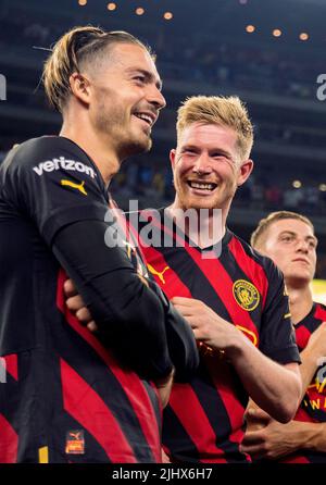 7/20/2022 - Jack Grealish und Kevin De Bruyne von Manchester City (rechts) nach einem Freundschaftsspiel vor der Saison im NRG Stadium, Houston. Bilddatum: Donnerstag, 20. Juli 2022. (Foto Justin Hartojo/Sipa USA) *** nur US-Rechte *** Stockfoto