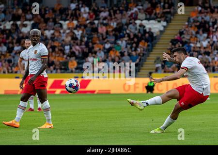 Der Neuzugang Ozan Tufan von Hull City schieß auf das Tor Stockfoto